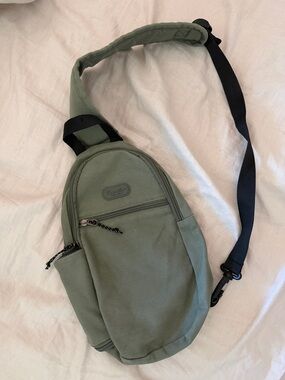 Travelon Olive Green Canvas Crossbody Bag  adjustable Black Strap Unisex